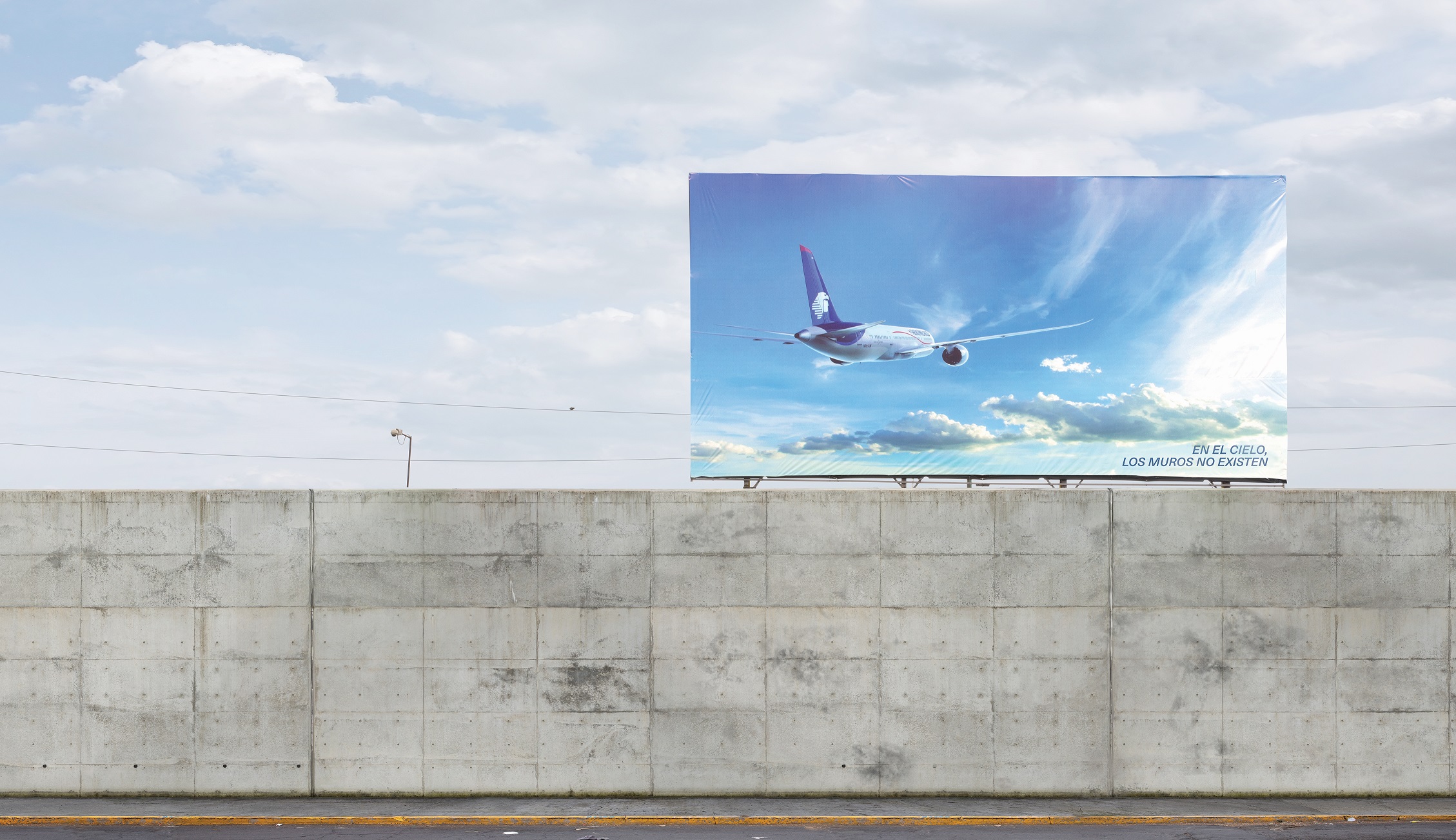 Ogilvy México, presenta, The over the wall billboard, AeroMéxico , programapublicidad,