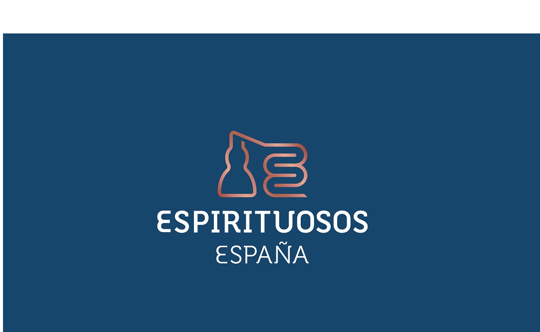 CBA crea la nueva imagen de marca de la Federación Española de Bebidas Espirituosas Tras veinte años de trayectoria, la asociación profesional abandona su acrónimo (FEBE) y adopta una estética que conecta de inmediato con el imaginario de los espirituosos. Madrid, 2 de diciembre de 2019. Con motivo de su vigésimo aniversario, la Federación Española de Bebidas Espirituosas ha relanzado su imagen de marca de la mano de CBA Design, agencia internacional de branding perteneciente a Ogilvy en España. La agencia ha llevado a cabo un proyecto ilusionante que refuerza el papel de la organización y traslada la visión de un sector unido con el fin de impulsar la visibilidad de su misión y poner en valor el arraigo de este sector en la sociedad española. El primer paso ha sido la optimización del nombre, pasando de FEBE, como acrónimo de “Federación Española de Bebidas Espirituosas” a “Espirituosos España”. La evolución de esta denominación busca mejorar su legibilidad, pregnancia y rápida identificación con el propósito de la organización. A este nuevo nombre, le acompaña un nuevo lenguaje icónico que se convierte en hilo conductor del mensaje de la marca. Estos nuevos códigos gráficos fluyen con elegancia sobre cualquier soporte de comunicación, configurando una imagen contundente y flexible, que empodera la conversación y establece una conexión significativa entre la organización y sus distintos públicos. Esta nueva imagen, construida desde una estética absolutamente contemporánea y reconocible, conecta directamente con el imaginario colectivo del mundo de los espirituosos. Es un nuevo territorio de expresión para Espirituosos España, coherente con la esencia de la organización y consistente en su expresión y alcance. En palabras de Sandra García, General Manager de CBA en España, “Este proyecto ha sido una oportunidad única para construir una identidad eficiente y perdurable que capitalice sobre los principales valores y atributos que representan a la federación. Compromiso, responsabilidad y diálogo, han sido los ejes principales de su posicionamiento y, por tanto, palancas clave sobre las que hemos construido la reflexión creativa”.