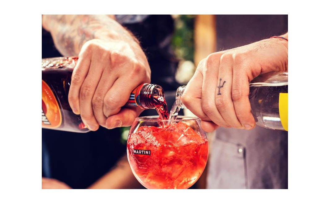 Bacardi, lanza,bartenders, #RaiseYourSpirits, programapublicidad