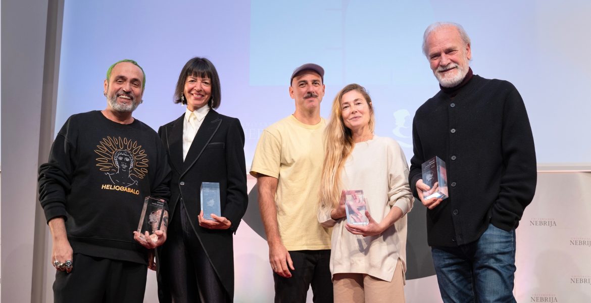 El actor Llu s Homar y la artista Miss Beige Premios Nebrija CREA